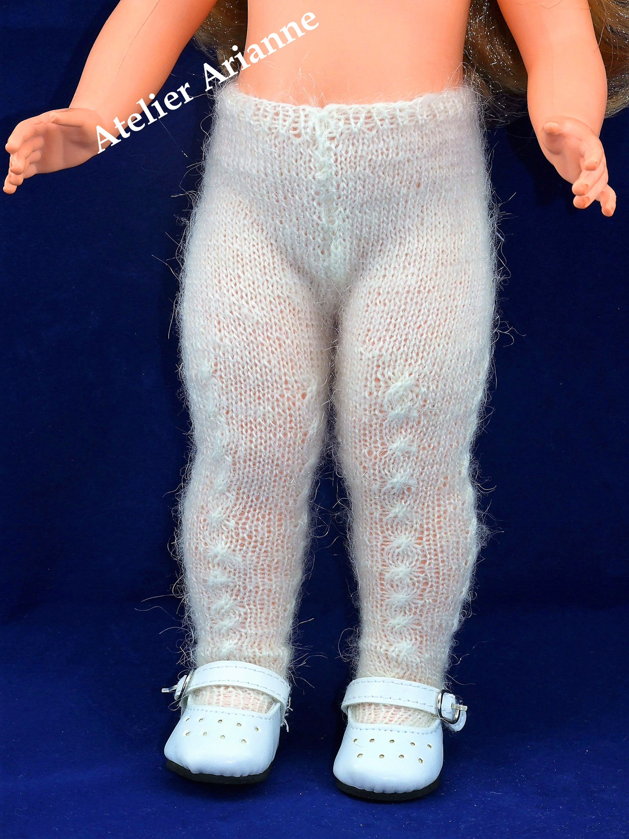 Collants tricotés blanc pour poupée Emilie de Modes et Travaux