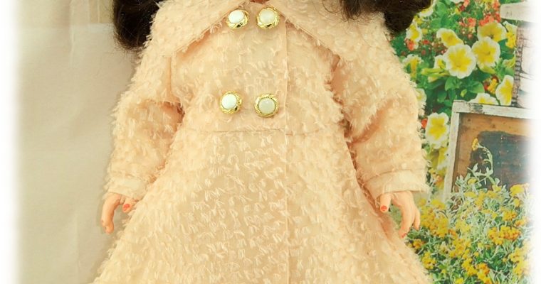 Manteau Novembre 1972 pour poupées Modes et Travaux Marie-Françoise