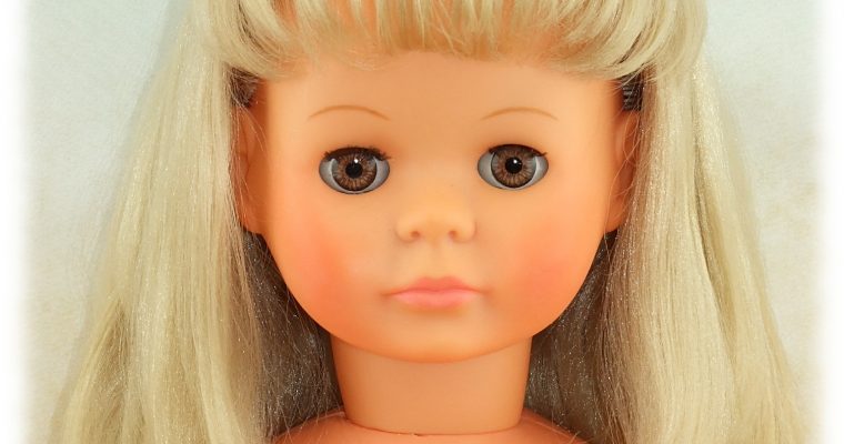 Clinique des poupées, réparation d’une poupée Rosereine de Petitcollin