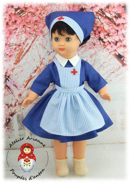 Clinique des poupées – lavage d’une poupée et reproduction d’une tenue d’origine
