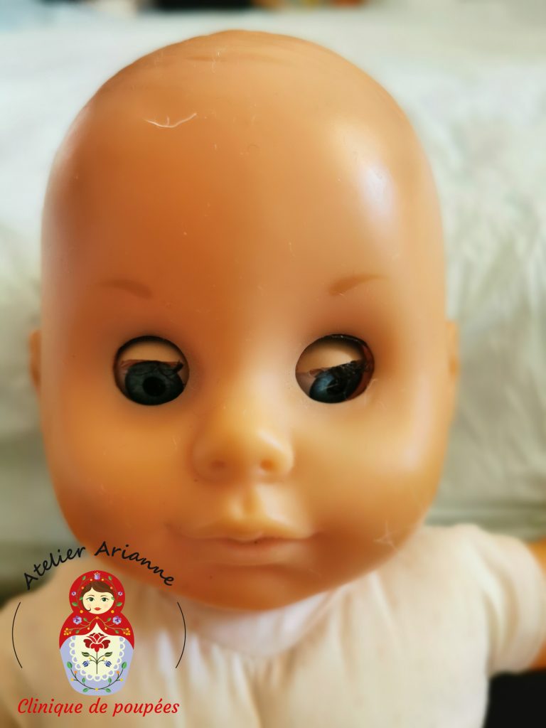 Clinique de poup&eacute;es, Atelier Arianne, r&eacute;paration poupon Jackie