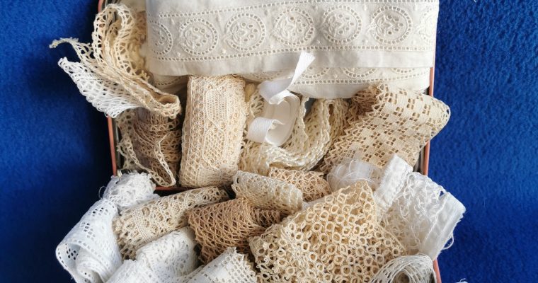 Atelier Arianne-Musée de poupées- Don superbes dentelles d’époque.