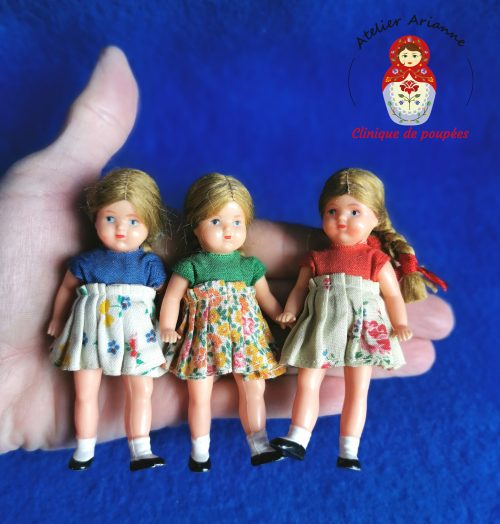 Clinique des poupées – remplacement des élastiques sur des mini- poupées.