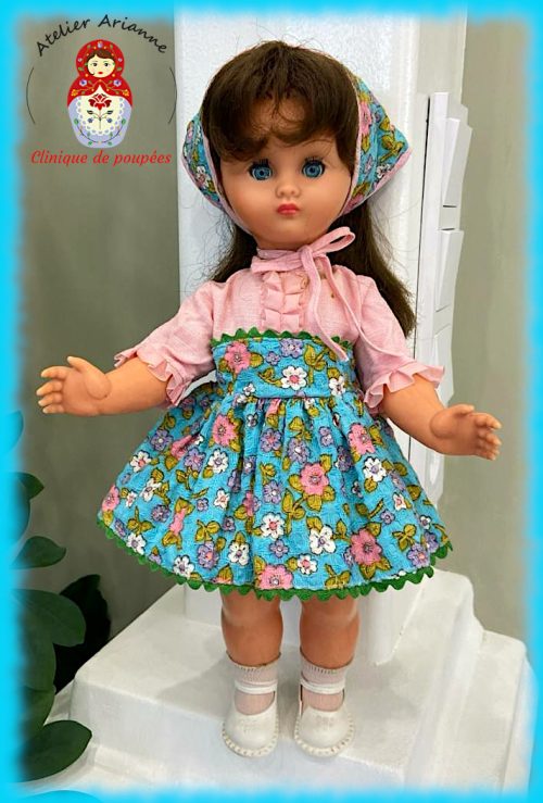 Série : TOUS ENSEMBLE DANS LA VIE DU MUSÉE « Présentation des poupées dans leurs vêtements d’origine » Poupée Bella