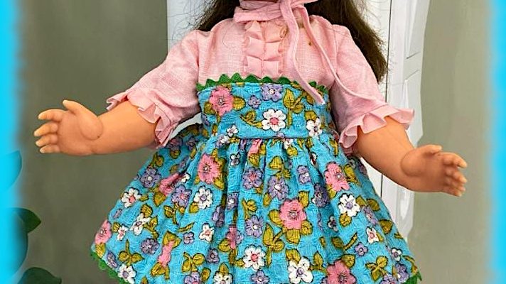 Série : TOUS ENSEMBLE DANS LA VIE DU MUSÉE « Présentation des poupées dans leurs vêtements d’origine » Poupée Bella