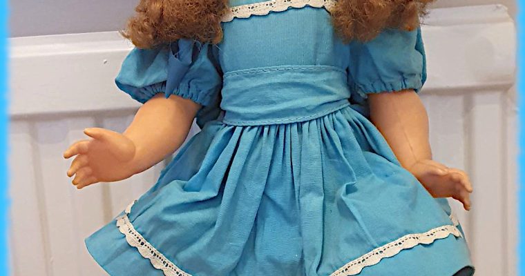 Série : TOUS ENSEMBLE DANS LA VIE DU MUSÉE « Présentation des poupées dans leurs vêtements d’origine » Poupées Bella