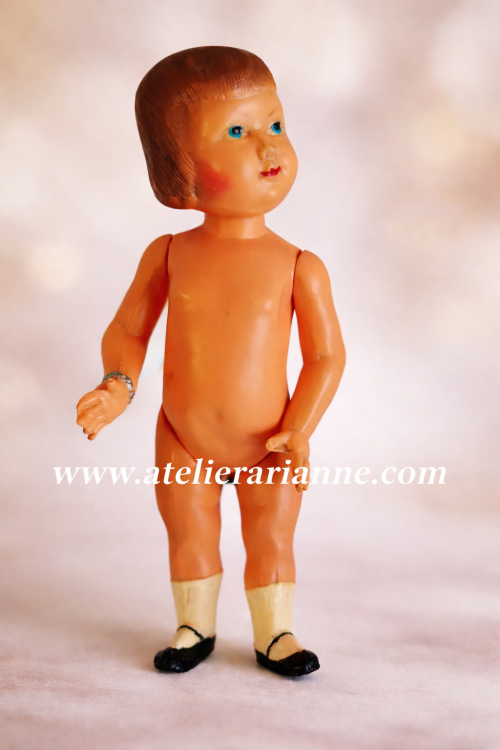 Atelier Arianne – clinique de poupées- Restauration complète d’une petite poupée Jeanne d’Arc en celluloïd