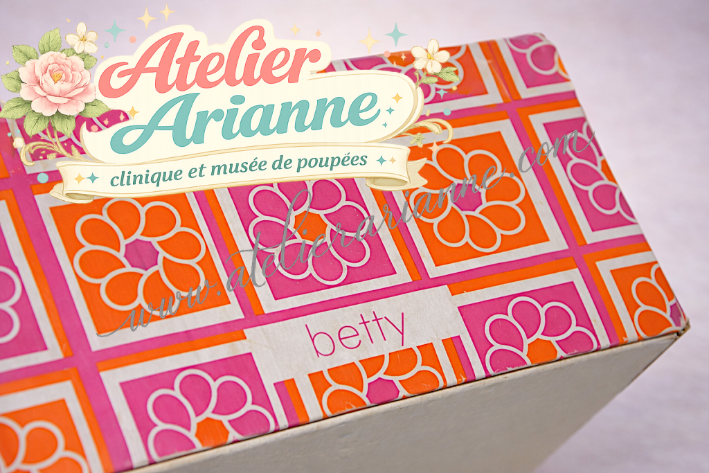 Bella, Bella 45 cm, Bella Betty, Betty Bella, Bella 1.45.0.1, 1.45.0.1, 1-45-01, Bella s&eacute;rie sp&eacute;ciale, poup&eacute;e Bella ann&eacute;es 70, Bella hors catalogue, Bella non r&eacute;pertori&eacute;e, poup&eacute;e Bella PVC, robe originale Bella, chaussures originales Bella, bo&icirc;te Betty Bella, Bella distribution promotionnelle, identification poup&eacute;e Bella, expertise poup&eacute;e Bella, marquage Bella, collection poup&eacute;es fran&ccedil;aises, patrimoine poup&eacute;es Bella, Atelier Arianne, clinique et mus&eacute;e de poup&eacute;es

Doroth&eacute;e &ndash; Atelier Arianne &ndash; clinique et mus&eacute;e de poup&eacute;es