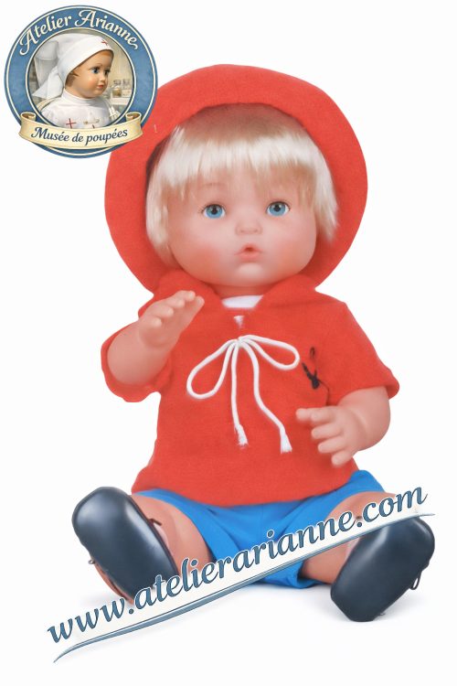 Tenue Nenuco 80450 – ensemble avec sweat rouge à capuche (Famosa)