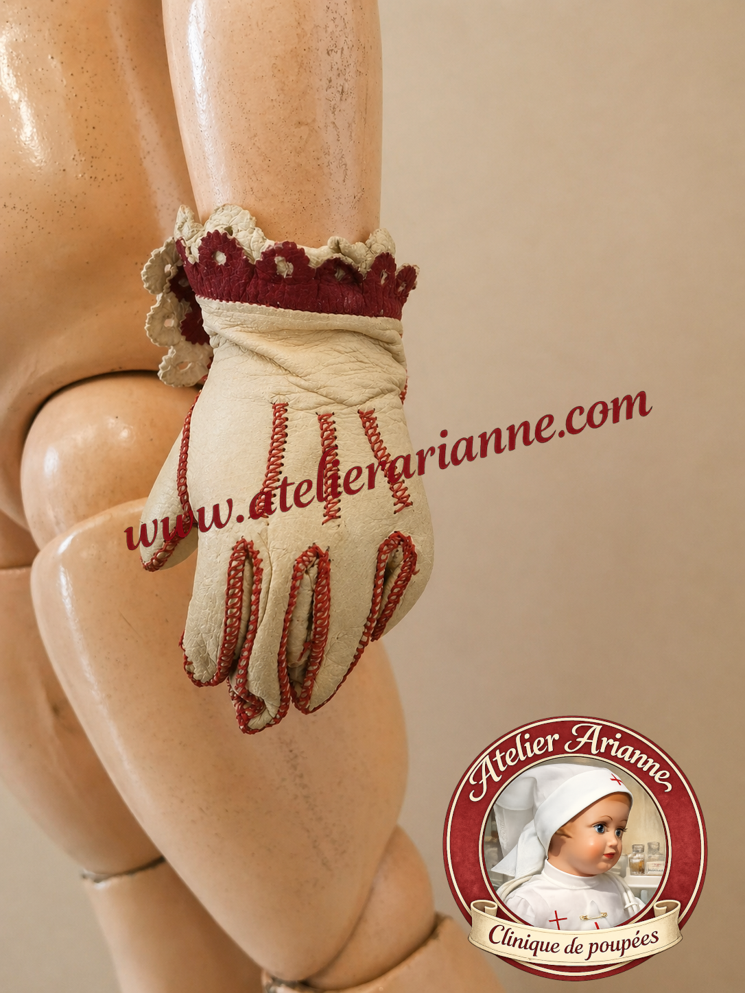 Gant ancien en cuir &ndash; couture rouge &ndash; poup&eacute;e T&ecirc;te Jumeau &ndash; Atelier Arianne clinique de poup&eacute;es