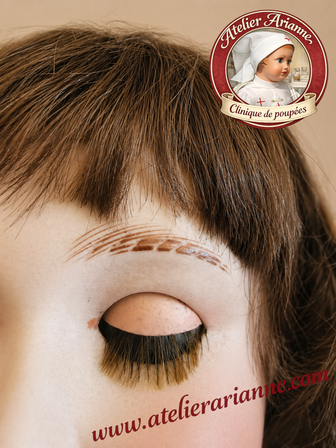 D&eacute;tail &oelig;il et maquillage &ndash; poup&eacute;e T&ecirc;te Jumeau &ndash; Atelier Arianne clinique de poup&eacute;es