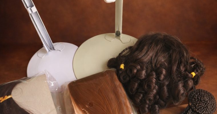 Restauration poupées anciennes : don de textiles et mercerie