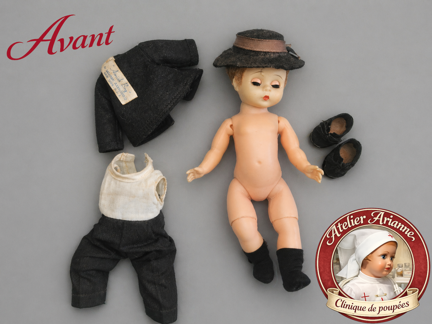  Avant restauration &ndash; poup&eacute;e d&eacute;mont&eacute;e avec ses &eacute;l&eacute;ments d&rsquo;origine, &eacute;lastiques d&eacute;tendus et ensemble &agrave; remettre en &eacute;tat.