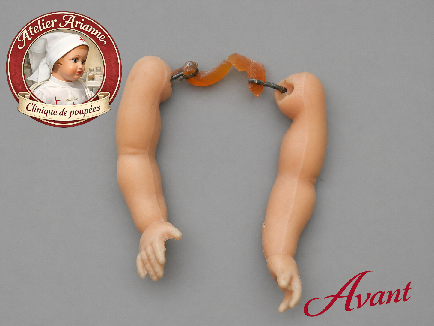  Avant restauration &ndash; &eacute;lastiques cass&eacute;s, syst&egrave;me de fixation &agrave; remplacer pour assurer la stabilit&eacute;.