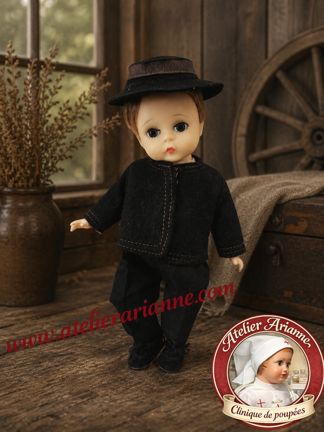 Poup&eacute;e Amish gar&ccedil;on Madame Alexander &ndash; tenue traditionnelle sobre, fid&egrave;le &agrave; la culture d&rsquo;origine.