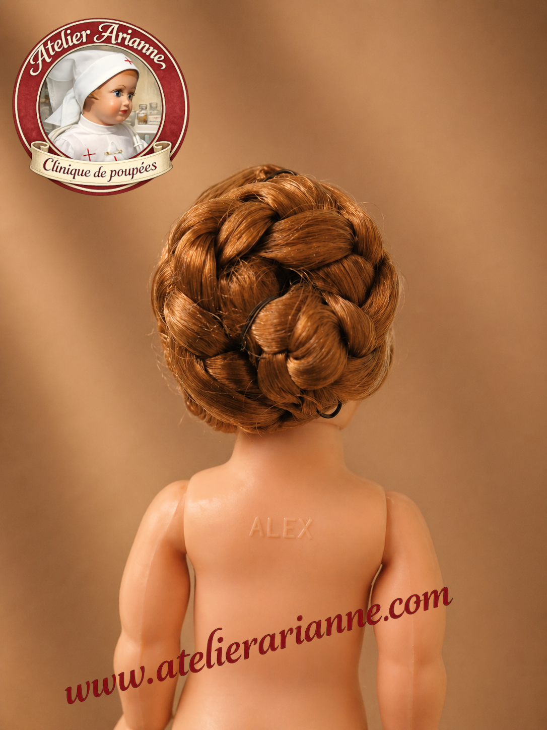 👉 D&eacute;tail de la coiffure &ndash; tresses soigneusement mises en place, fid&egrave;les aux codes traditionnels.