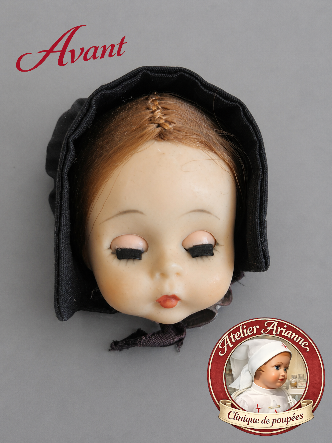 Avant restauration &ndash; d&eacute;tail du visage, maquillage d&rsquo;origine et &eacute;tat avant intervention.