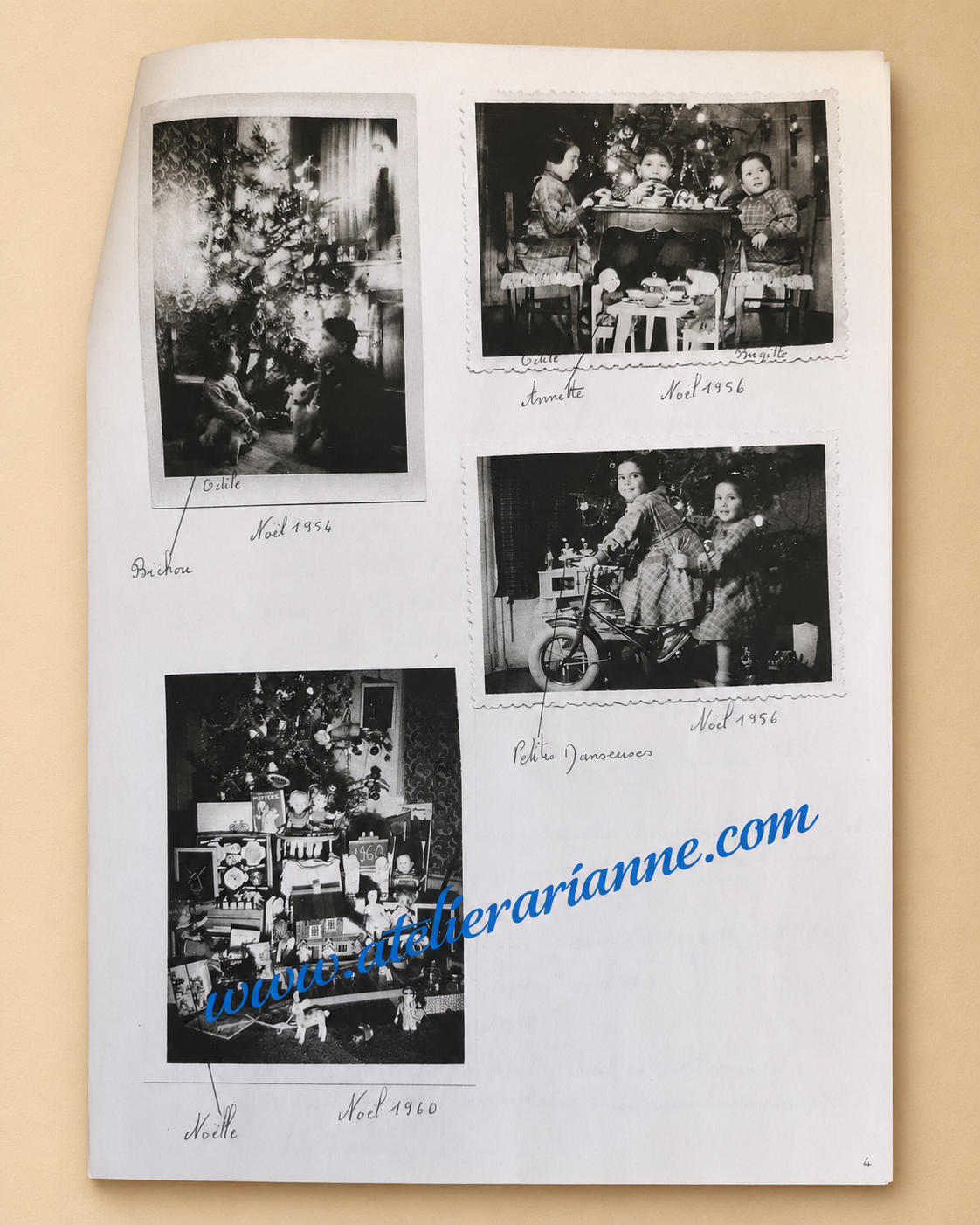 Photographies anciennes de Noël jointes à un don de poupées anciennes au musée Atelier Arianne, avec souvenirs familiaux et jouets d’enfance.