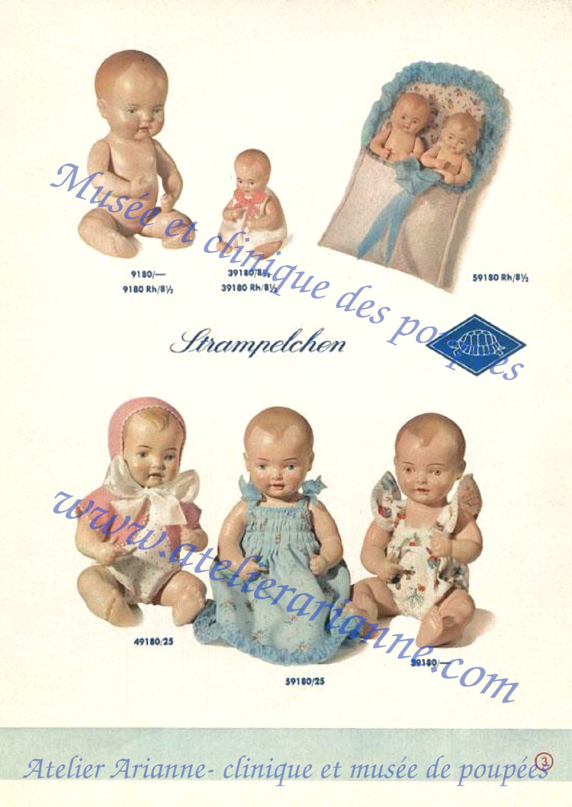 Page du catalogue Schildkr&ouml;t-Puppen des ann&eacute;es 1950 consacr&eacute;e aux petits b&eacute;b&eacute;s Strampelchen. On y voit plusieurs variantes du mod&egrave;le : un b&eacute;b&eacute; assis non habill&eacute;, un petit b&eacute;b&eacute; en couche avec col rouge, deux petits b&eacute;b&eacute;s pr&eacute;sent&eacute;s ensemble dans un couffin, puis trois versions assises habill&eacute;es avec bonnet, robe bleue ou petite tenue imprim&eacute;e. Le logo Schildkr&ouml;t &agrave; la tortue appara&icirc;t sur la partie droite de la page.