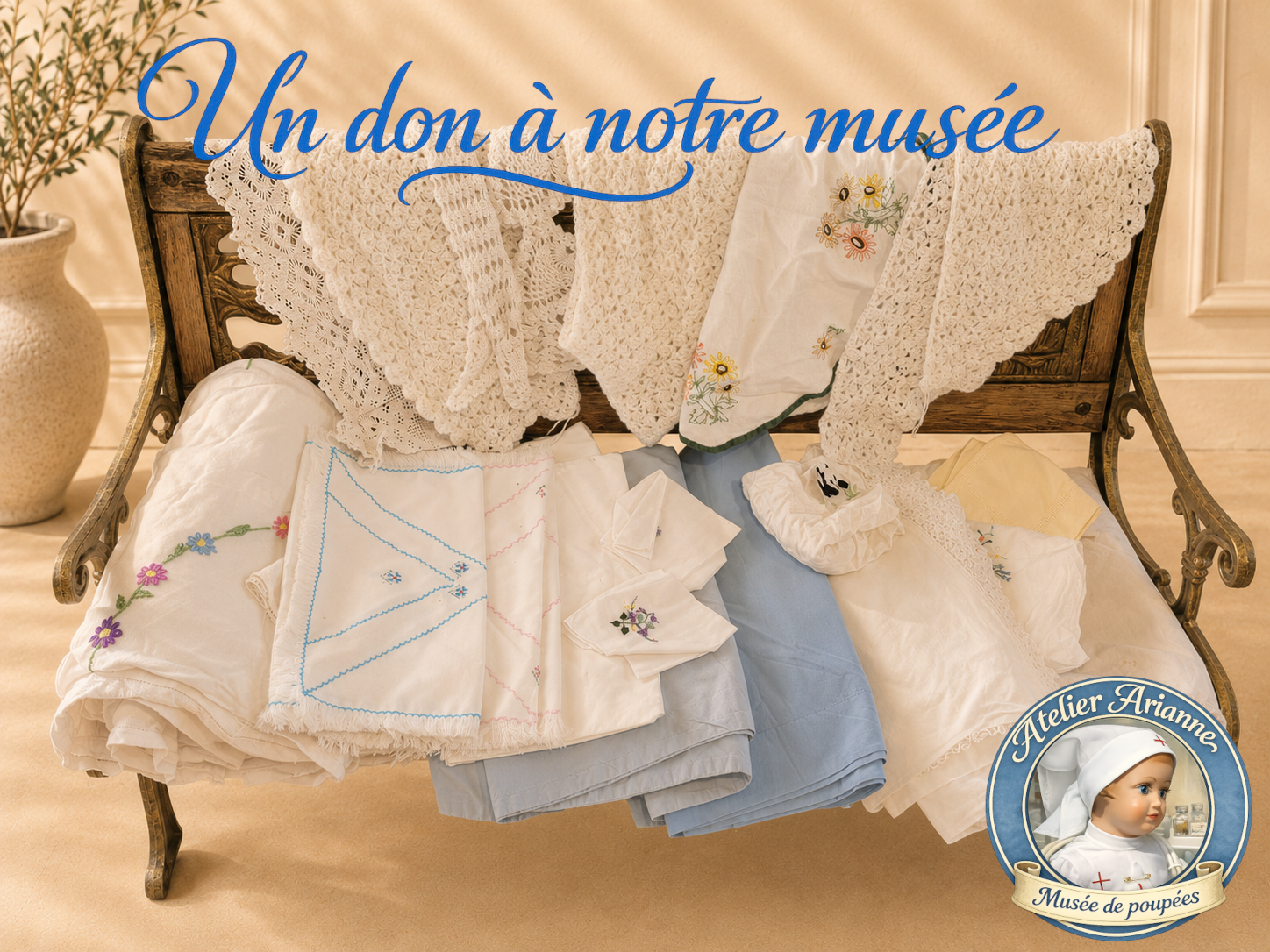 Encore de tr&egrave;s jolis textiles anciens dans le don de Christiane.

On y voit des pi&egrave;ces brod&eacute;es, des dentelles, des ouvrages au crochet et plusieurs petits linges d&eacute;licats. Ce sont des &eacute;l&eacute;ments tr&egrave;s pr&eacute;cieux pour recr&eacute;er l&rsquo;ambiance douce et textile autour des poup&eacute;es : le linge, les trousseaux, les petits ouvrages faits main, les d&eacute;tails de couture&hellip;

J&rsquo;aime beaucoup ces pi&egrave;ces, car elles montrent aussi tout le soin que l&rsquo;on apportait autrefois aux textiles. M&ecirc;me pli&eacute;es, m&ecirc;me simples, elles gardent une vraie po&eacute;sie et une m&eacute;moire tr&egrave;s familiale.

Doroth&eacute;e &ndash; Atelier Arianne &ndash; clinique et mus&eacute;e de poup&eacute;es 