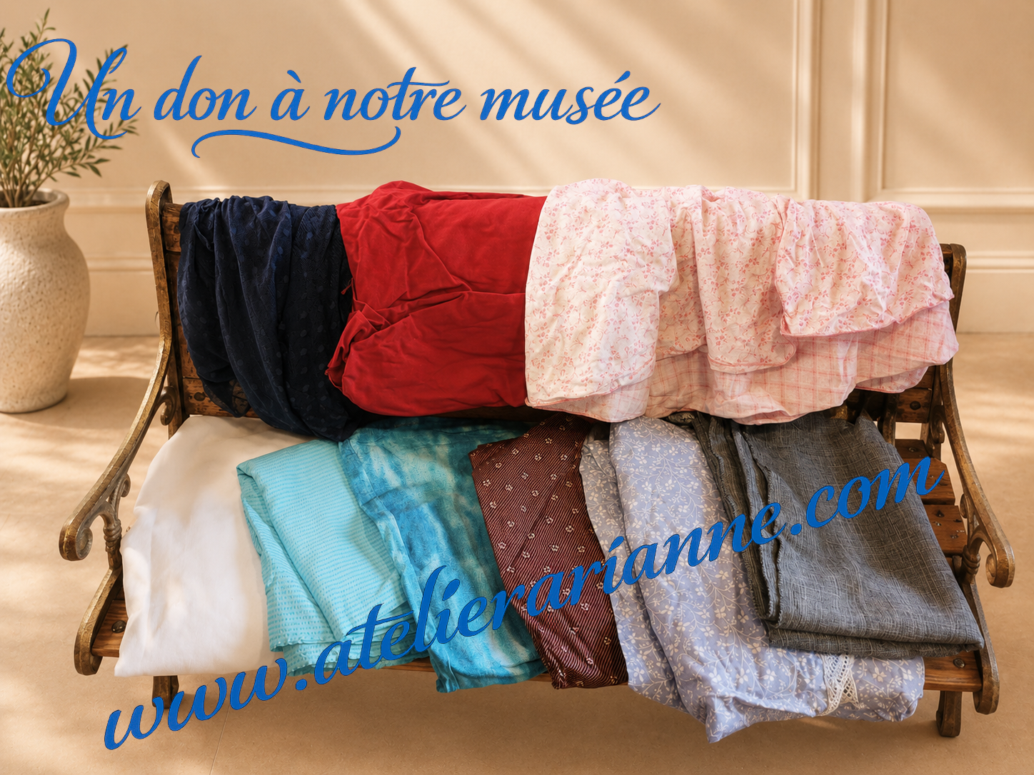 Encore de beaux textiles arriv&eacute;s avec le don de Christiane.

On y voit des tissus, des pi&egrave;ces color&eacute;es, des mati&egrave;res plus fines et d&rsquo;autres plus &eacute;paisses, qui pourront servir &agrave; cr&eacute;er des ambiances, &agrave; compl&eacute;ter des pr&eacute;sentations ou &agrave; mieux documenter l&rsquo;univers textile autour des poup&eacute;es.

Ces couleurs et ces mati&egrave;res sont importantes : elles rappellent les v&ecirc;tements, les trousseaux, les petits ouvrages de couture et tout ce qui accompagnait autrefois les jeux d&rsquo;enfant.

Doroth&eacute;e &ndash; Atelier Arianne &ndash; clinique et mus&eacute;e de poup&eacute;es 