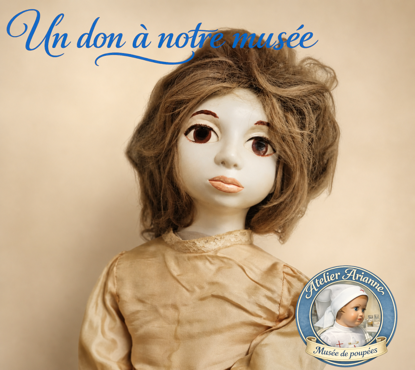 Portrait d’une poupée Girofla de 1975 donnée au musée Atelier Arianne par Madame Martine, avec visage en porcelaine, yeux bruns et cheveux châtains.