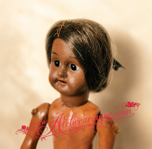 Restauration d’une mignonette allemande ancienne « D » 6/0 : perruque sur mesure, élastiques et remise en état