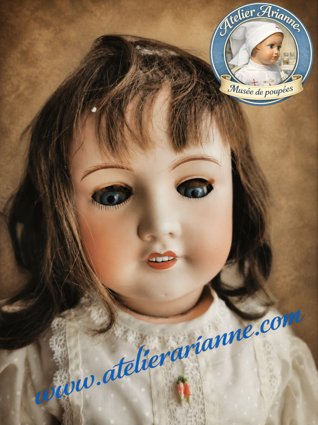 💙 Tous ensemble dans la vie du musée : la poupée Paris 301 de la grand-mère de Sylveine 💙