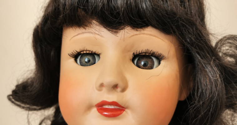 Restauration d’une poupée Unis France : la poupée d’enfance de la maman d’Agnès